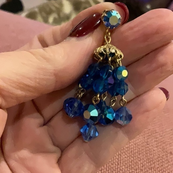 Super cute gold & blue iridescent bead clip on earrings - Picture 4 of 6